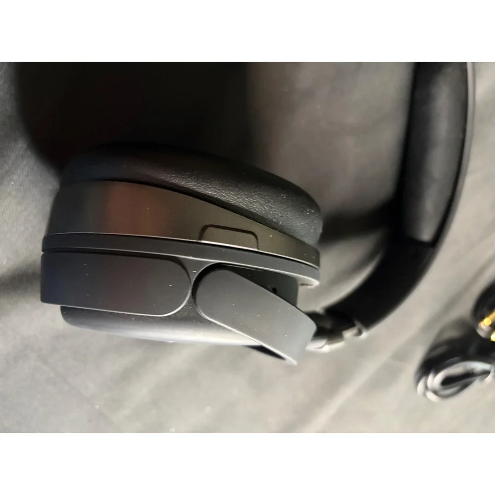 HyperX Cloud Orbit S Gaming Headset Box Accessories Parts Not Charging